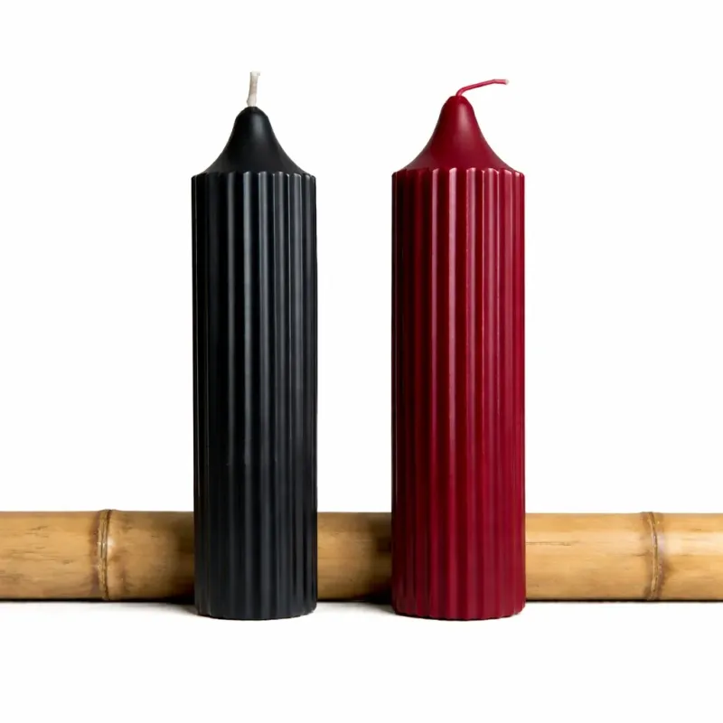 Bougie Wax Play basse température noire ou bordeaux