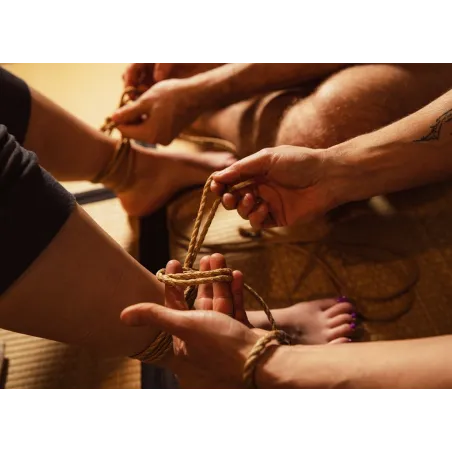 Shibari artistique par Seb Kinbaku — exploration du corps, des émotions et de la connexion.